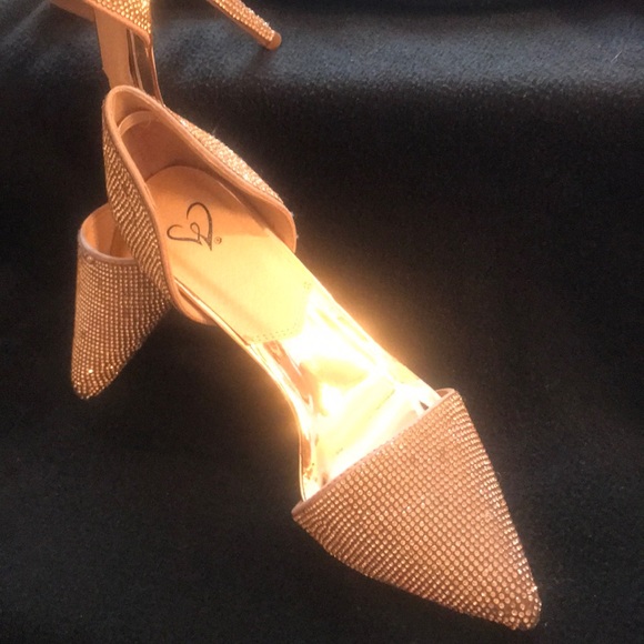 Elegant Heels - Picture 2 of 5